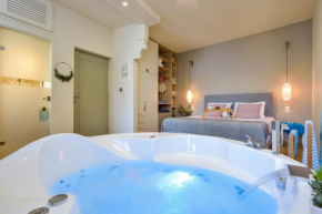 Thalassa mou Seafront suite with jacuzzi